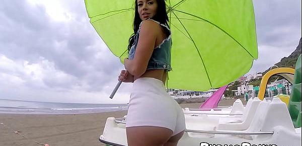  Latina Franceska Jaimes twerks before beach anal penetration